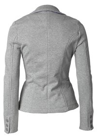 Grå figurnära jacka i mjukt material, med en böjd bakseam, långa ärmar och knappr detaljer vid manschetterna.