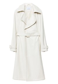 Trench-coat en similicuir blanc avec un large revers, une ceinture à la taille et des brides réglables aux poignets. Comprend deux poches latérales.