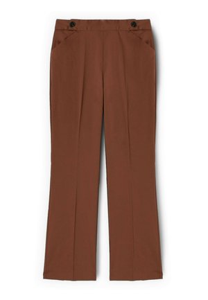 Ruskeat suoralahkeiset housut, joissa on etutaskut ja nappidetaljit vyötäröllä, esiteltyinä tasaisesti valkoisella taustalla.