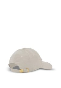 Lichtgrijze baseballcap met een gebogen rand, verstelbare achterkant met een gouden metalen gesp en stiksels.