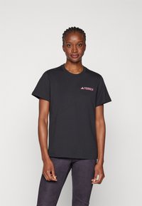 Adidas Terrex MOUNTAIN TEE - Triko s potiskem - black