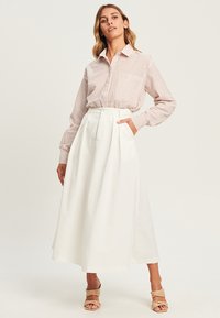 WILLA MIMIE MIDI - Skladaná sukňa - white