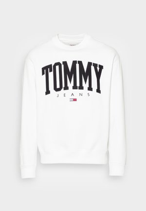 Felpa bianca girocollo con maniche lunghe, con grande scritta nera "TOMMY", scritta più piccola "JEANS" e piccolo logo rosso, bianco e blu sotto.
