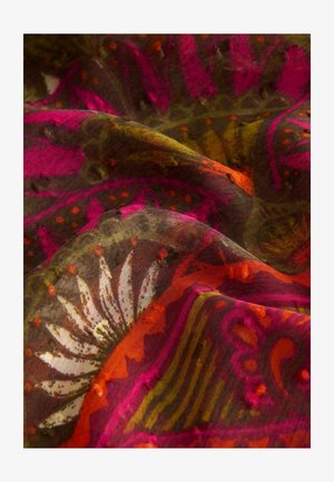 Tessuto trasparente con un vivace motivo floreale e astratto in rosa, arancione e verde, caratterizzato da dettagli testurizzati e macchie.