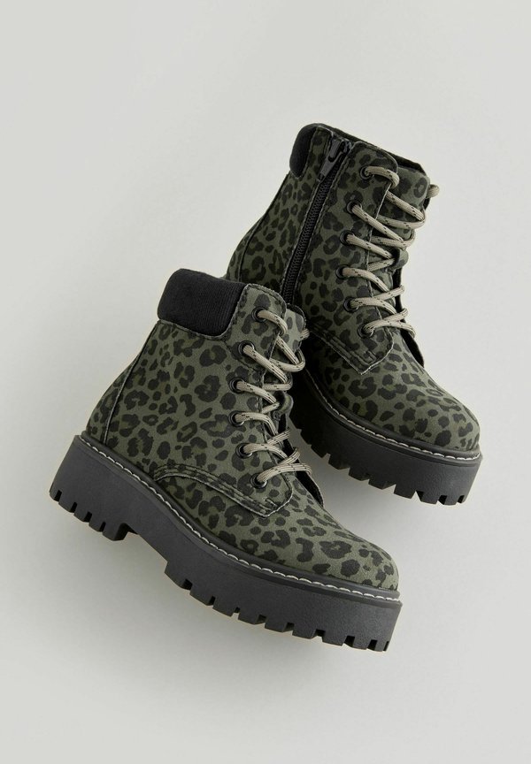 CHUNKY  – REGULAR FIT – Schnürstiefelette