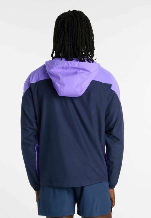 New Balance ATHLETICS LIGHT PACKABLE JKT - Chaqueta de entretiempo - team navy electric purple — photo 2