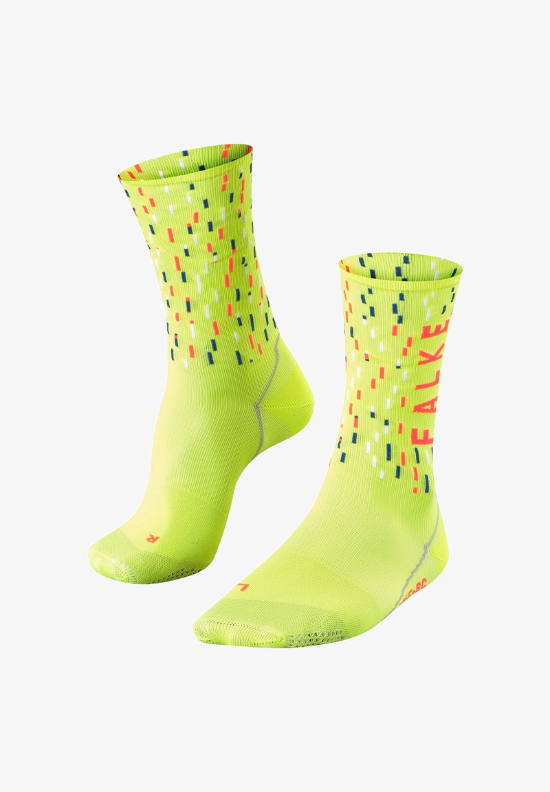 Neon-gelbe Socken mit einem strukturierten Design, das mehrfarbige Pixelmuster zeigt. Enthält ein auffälliges Logo in leuchtendem Rot am Bund.