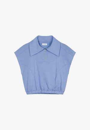 Lichtblauwe cropped pullover met een brede kraag, korte mouwen en een rits aan de voorkant. Heeft een gerimpelde elastische zoom en subtiele stikdetails.