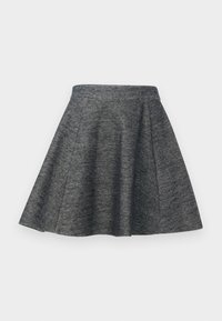 Jupe A-line gris foncé avec une texture subtile, dotée d'une taille ajustée et d'un ourlet évasé, présentée sur un fond blanc uni.