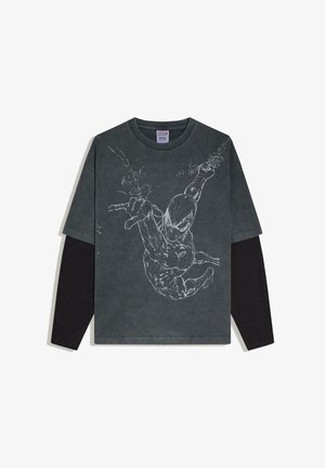 Długi rękaw w kolorze węgielnoszarym z czarnymi rękawami, na którym znajduje się biały szkic Spider-Mana strzelającego sieciami podczas huśtania się do przodu.