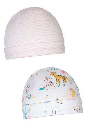 Deux bonnets pour bébé, l'un à rayures roses et blanches, l'autre blanc avec des imprimés d'animaux colorés et de fleurs, tous deux avec des revers repliés.