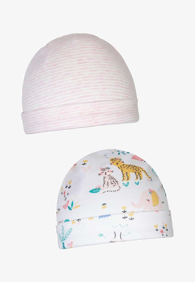 Deux bonnets pour bébé, l'un à rayures roses et blanches, l'autre blanc avec des imprimés d'animaux colorés et de fleurs, tous deux avec des revers repliés.