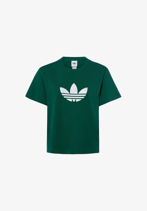 Dunkelgrünes T-Shirt mit kurzen Ärmeln und einem weißen Adidas-Trefoil-Logo, das mittig auf der Brust auf einem weißen Hintergrund platziert ist.
