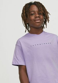 Jack & Jones Junior JJESTAR NOOS - Marškinėliai su spaudiniu - purple rose