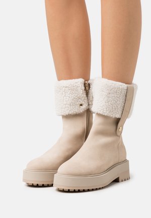LEATHER - Platåstövletter - beige