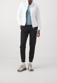 EA7 Emporio Armani Vinterjacka - white