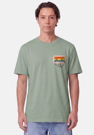 watapparel, RAINBOW CASSETTE UNISEX - T-Shirt print - aloe