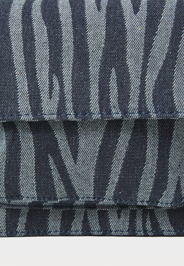 CAYMAN POCKET - Cross body bag4