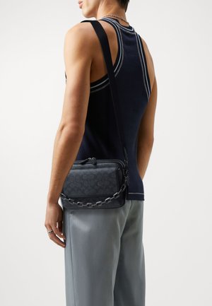 COACH CHARTER FLAP CROSSBODY 24 IN SIGNATURE - Borsa a tracolla - charcoal