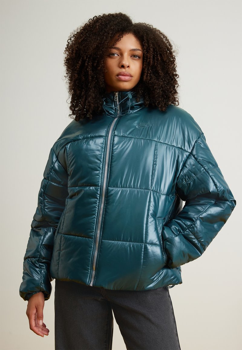 Nike Sportswear - Winterjacke - deep jungle/metallic silver, Vergrößern