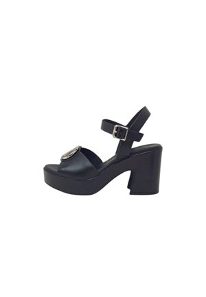 Sandalo platform nero con tacco a blocco, punta aperta, cinturino alla caviglia con fibbia argento e emblema decorativo argento sulla fascia frontale.