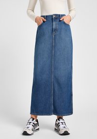 Denim maxi skirt in medium blue, featuring a front button closure, two side pockets, and a straight cut with contrast stitching.