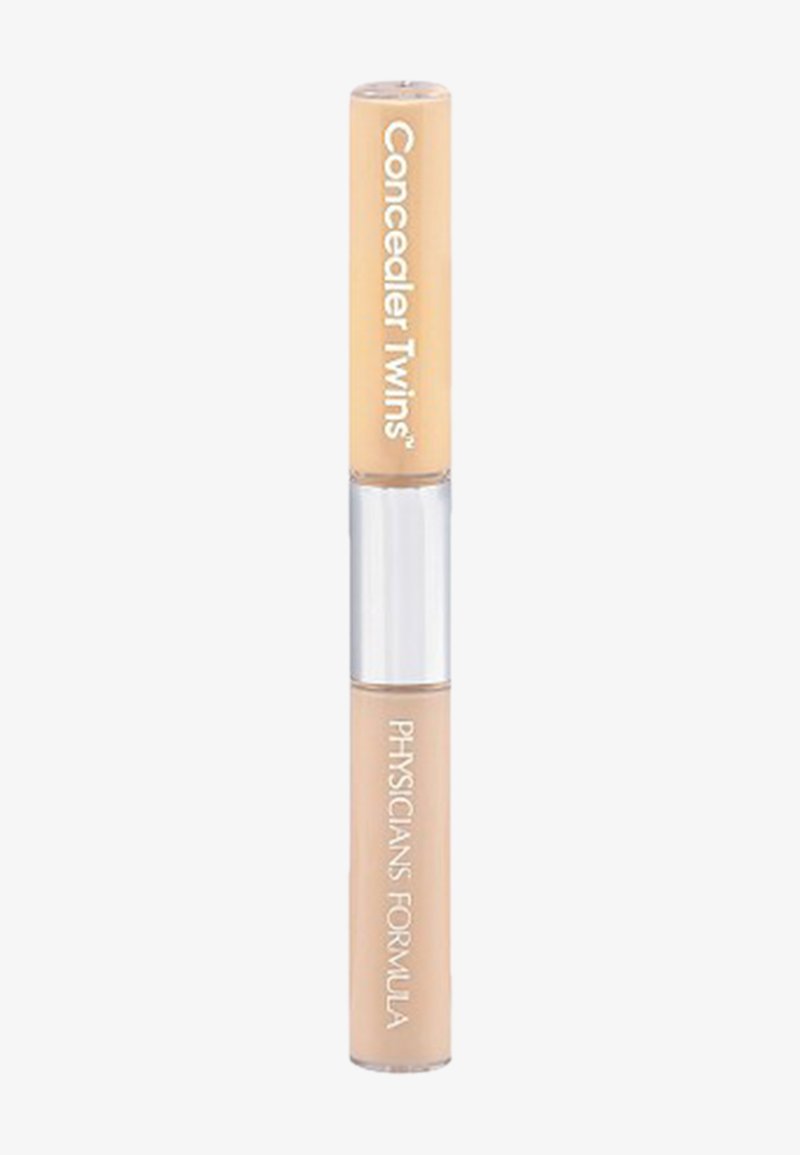 Bâton de correcteur double embout en tons beiges étiqueté "Concealer Twins" et "Physicians Formula" avec un connecteur transparent au milieu.