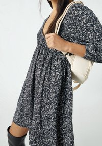 PULL&BEAR Žerzejové šaty - black
