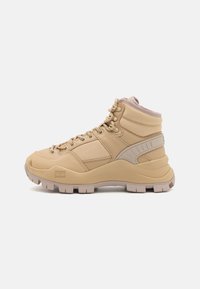 - Ankle boot