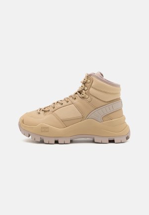 FEMININE HYBRID BOOT - Ankle boots - gentle gold