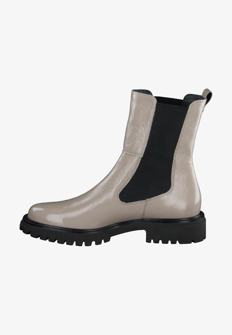 Beige lackläder ankelstövlar med elastiska sidopaneler, strukturerad yta, rund tå och kraftig svart gummisula.