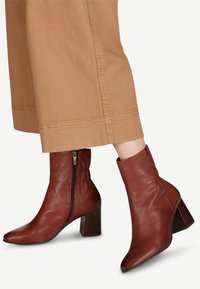 Tamaris Botines bajos - brown