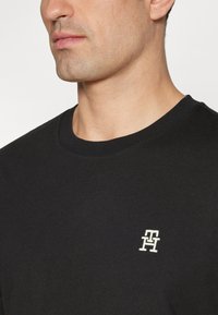 Tommy Hilfiger MONOGRAM IMD - T-shirt basic - black