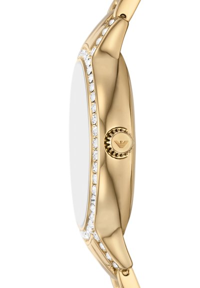 Schlanke goldene Uhr Seitenansicht mit Kristallakzenten rund um das Zifferblatt und einer strukturierten Krone mit einem Logo-Gravur.