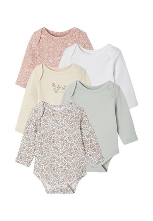 Fünf langärmlige Bodysuits aus weicher Baumwolle. Die Farben umfassen staubiges Rosé, Creme, Weiß und gedämpftes Grün, mit Blumenmustern und schlichten Designs.