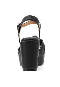 Sandal con piattaforma nera realizzata in pelle sintetica testurizzata, caratterizzata da un design a fascia singola e una cinghia alla caviglia con fibbia per una vestibilità sicura.