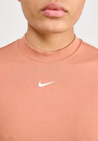 Nike Sportswear MIDI DRESS - Jerseyklänning - terra blush