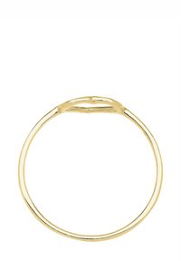 Goldener Ring mit dünnem Band und einem einzigartigen, gedrehten Design oben, das eine glatte, polierte Oberfläche und einen minimalistischen Stil zeigt.