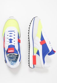Puma FUTURE RIDER PLAY ON UNISEX - Sapatilhas - white/yellow alert