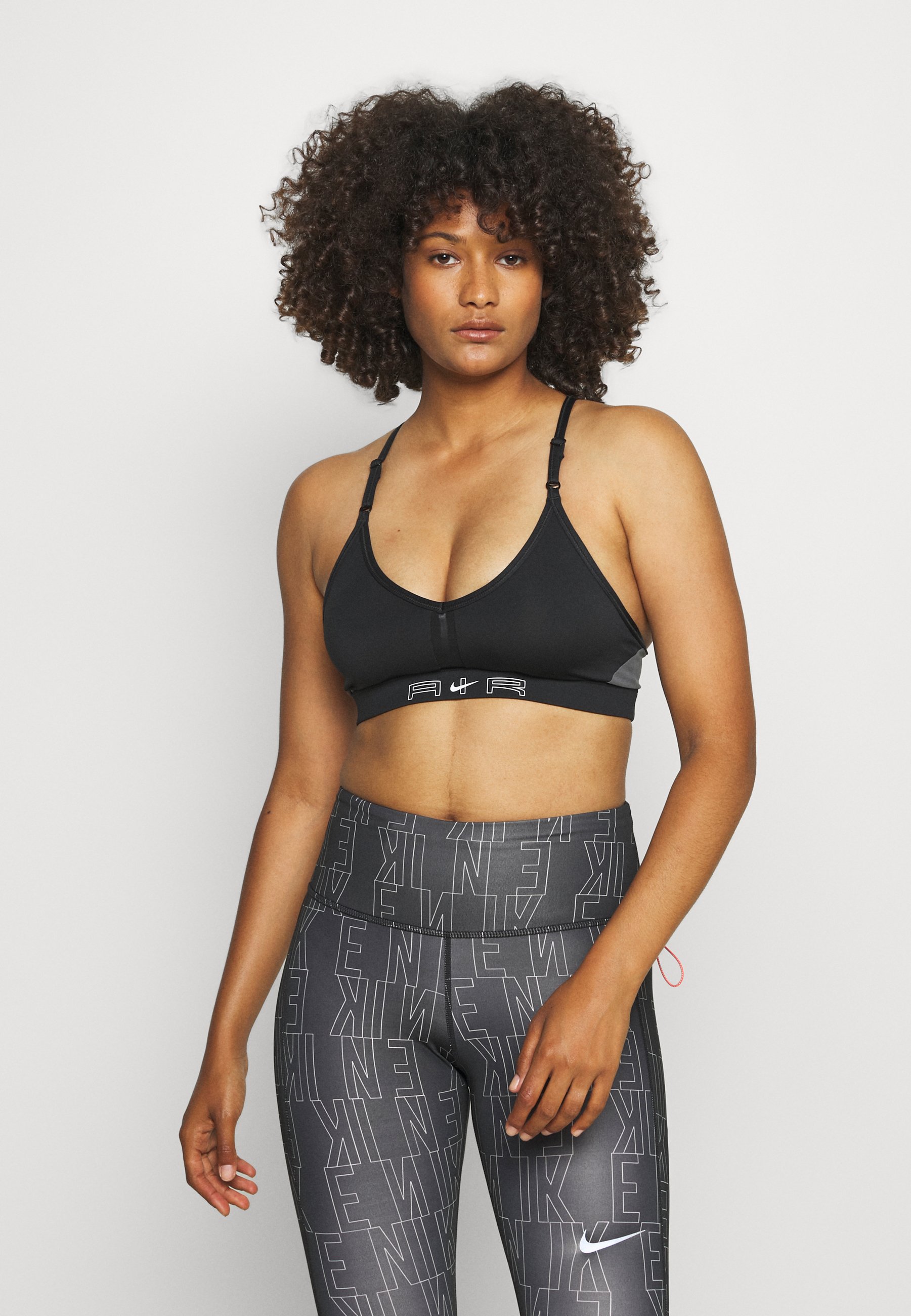 Nike Performance AIR INDY CUTOUTBRA - Sport-bh met light support -  black/iron grey/white/Zwart - Zalando.nl