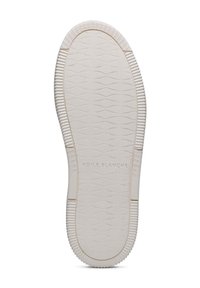 Bílá guma podešve tenisky s texturovaným vlnitým vzorem, vyvýšenými rýhami kolem okraje a vystouplým logo "Voile Blanche".