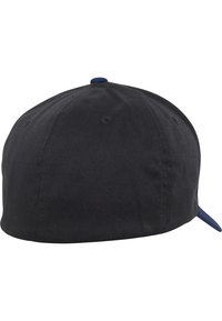Schwarze Baseballmütze mit glatter Textur, rundem Oberteil und einem blauen verstellbaren Riemen auf der Rückseite. Keine sichtbaren Logos oder Muster.