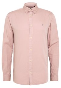 Camisa de manga larga color rosa claro hecha de algodón, con cuello abotonado, botones amarillos y un pequeño logo bordado en el pecho.