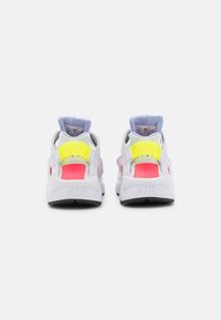 Nike Sportswear AIR HUARACHE - Sapatilhas - white/volt/bright crimson/black/light marine