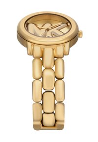 Montre dorée avec un boîtier rond et un bracelet à maillons plats large. Présente un cadran texturé et un grand logo MK sous un verre protecteur.