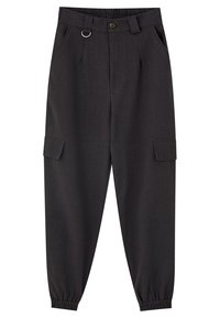 Pantalon cargo gris foncé avec poignets élastiques, poches avant, poches latérales à rabat, passants pour ceinture, fermeture par bouton, et un petit détail en anneau métallique.