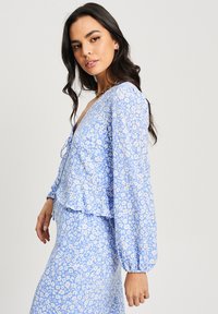 SÁVEL TINKA  - Bluza - blue haze floral