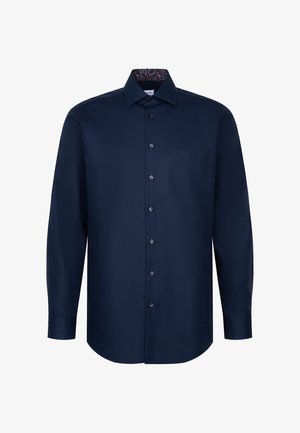 Marineblaues Langarmhemd mit Button-Down-Kragen, einer einzelnen Brusttasche und gemustertem Innenkragen. Glatte, einfarbige Stofftextur.