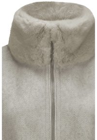 Hellgraue Jacke mit einem Kragen aus Kunstpelz, Reißverschluss vorne und Fischgrätmuster. Sie zeichnet sich durch weiches Material und eine strukturierte Passform aus.