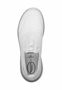Baskets slip-on en mesh blanc avec un bout rond, ouverture élastique et semelle intérieure rembourrée. Présente un marquage au talon et à la doublure.